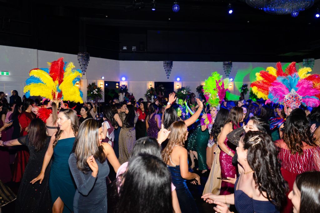 how to make sure people show up to your party dancers and guests dancing - make sure your party is well-attended