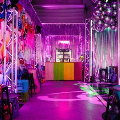 Graffiti themed party, themed backdrops, bar area, graffiti drums Graffiti party theme inspiration